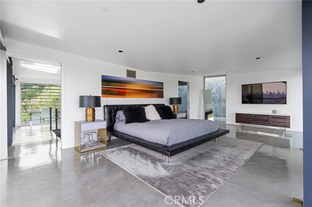 Detail Gallery Image 25 of 52 For 2917 Durand Dr, Los Angeles,  CA 90068 - 3 Beds | 2/1 Baths