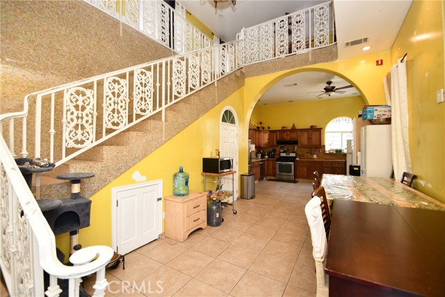 14105 Fonthill Avenue, Hawthorne CA: https://media.crmls.org/medias/959c512c-202b-48fe-92ce-954eb14476c8.jpg