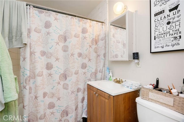 4220 W 165th Street, Lawndale CA: https://media.crmls.org/medias/959cf4b7-8808-4050-9ab5-1799e563035b.jpg