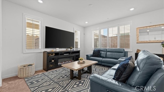 Detail Gallery Image 5 of 31 For 16154 Lozano Street #7,  Fontana,  CA 92336 - 3 Beds | 2/1 Baths