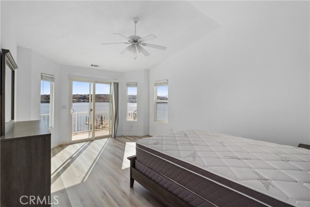 18075 Lakeview Drive, Victorville CA: https://media.crmls.org/medias/959eb555-cbb6-42ac-8150-750e8cf4fd3d.jpg