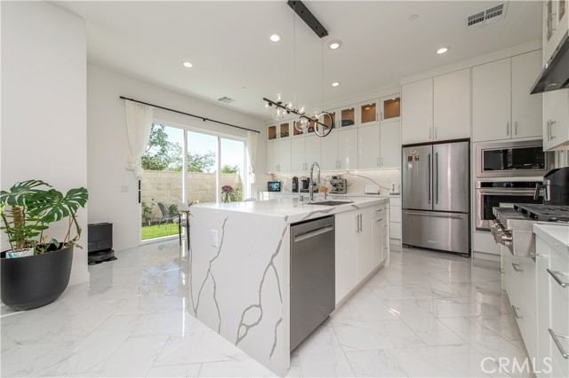 Detail Gallery Image 10 of 39 For 131 Reyes Alley, Lake Forest,  CA 92630 - 5 Beds | 4 Baths