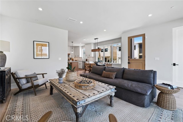 825 W Bay Avenue, Newport Beach CA: https://media.crmls.org/medias/959fcd58-c4a7-468b-991a-98d661fe75af.jpg
