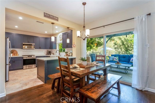17138 Hickory Ridge Court, Canyon Country CA: https://media.crmls.org/medias/95a01556-f5ef-417f-a1bd-35cd5398e222.jpg