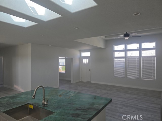 21500 Lassen, Chatsworth CA: https://media.crmls.org/medias/95a02686-6fbf-485c-b932-bb3bd964dc83.jpg