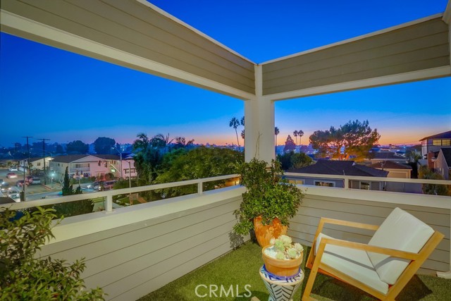1300 12th Street, Manhattan Beach, California 90266, 2 Bedrooms Bedrooms, ,3 BathroomsBathrooms,Residential,Sold,12th,OC21247475