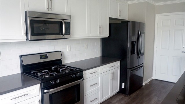 Detail Gallery Image 6 of 30 For 4166 Isabella Cir, Lake Elsinore,  CA 92530 - 3 Beds | 2/1 Baths