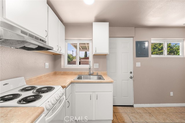 610 W Glen Lyn Drive, Glendora CA: https://media.crmls.org/medias/95a0dd03-dda9-49e7-8b1d-81a46666841a.jpg