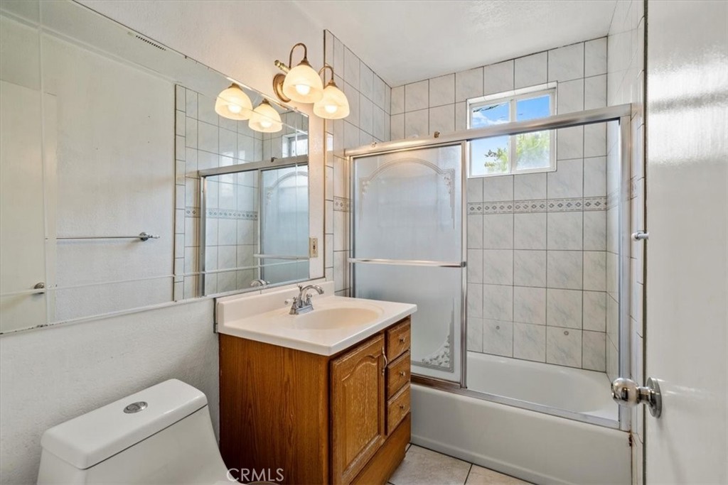 https://media.crmls.org/medias/95a0eedd-9058-474f-8461-07573a6d2d74.jpg?preset=X-Large