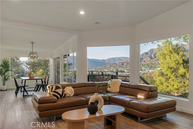 9570 Amoret Drive, Tujunga CA: https://media.crmls.org/medias/95a15725-fba0-4464-ab96-ae3f74cfd900.jpg
