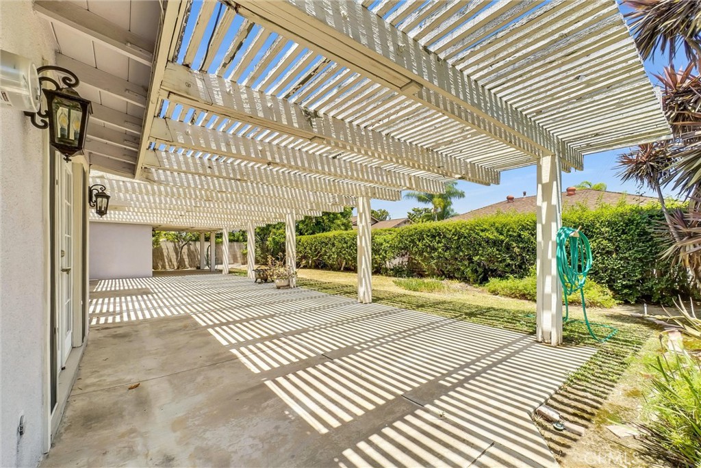 https://media.crmls.org/medias/95a1c624-7c22-44dd-b15f-e29fe6857006.jpg?preset=X-Large
