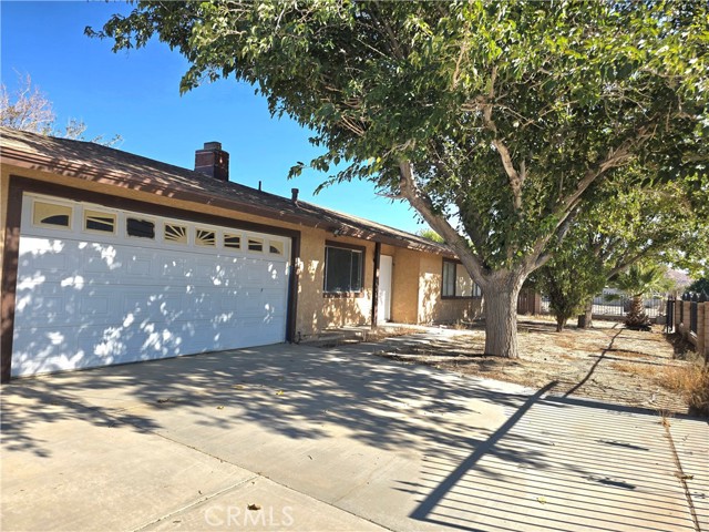 41042 163rd St E, Lancaster CA: https://media.crmls.org/medias/95a1e7c5-a22d-45ff-b2d7-03e00a890543.jpg