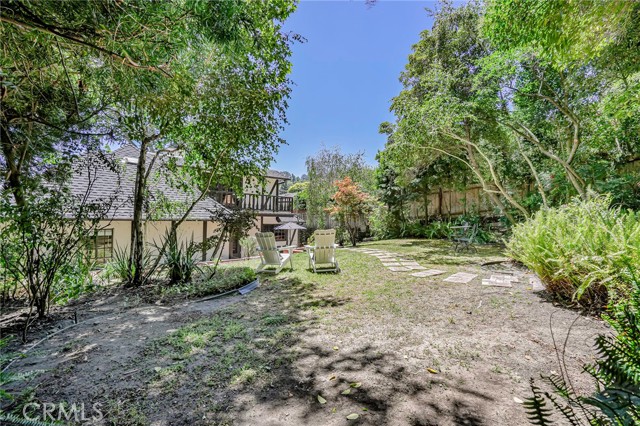 3975 Van Noord Avenue, Studio City CA: https://media.crmls.org/medias/95a22cf1-d648-400a-a4dc-5bfd5ccca14c.jpg