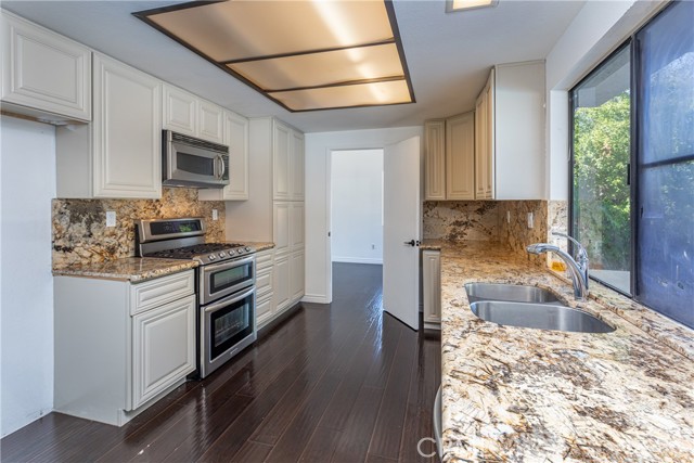 Detail Gallery Image 6 of 37 For 25416 Nicks Ave, Loma Linda,  CA 92354 - 4 Beds | 2/1 Baths