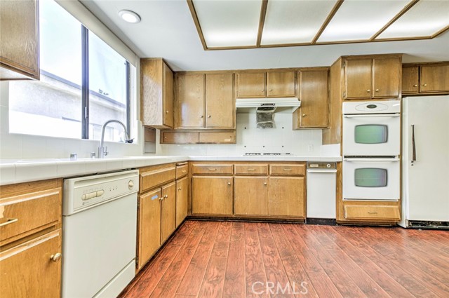 Detail Gallery Image 14 of 39 For 17522 Sherman Way #202,  Van Nuys,  CA 91406 - 2 Beds | 3 Baths