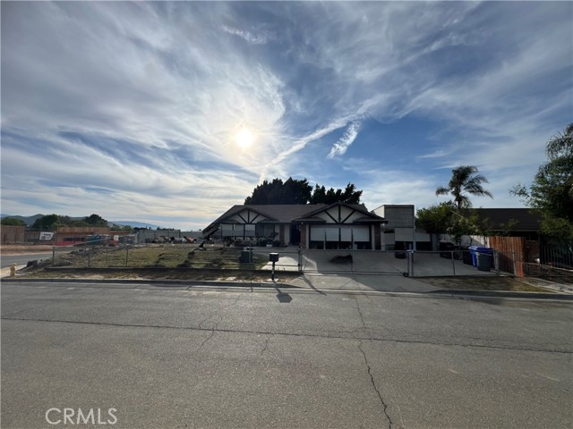 Detail Gallery Image 4 of 6 For 5791 Hudson, Jurupa Valley,  CA 92509 - 3 Beds | 2 Baths