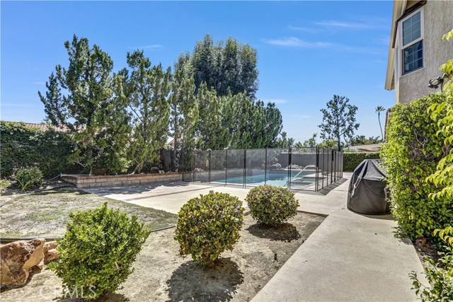 22718 Town Crier Road, Calabasas CA: https://media.crmls.org/medias/95a598ed-a1cd-40fc-9c37-4abfcef187ba.jpg
