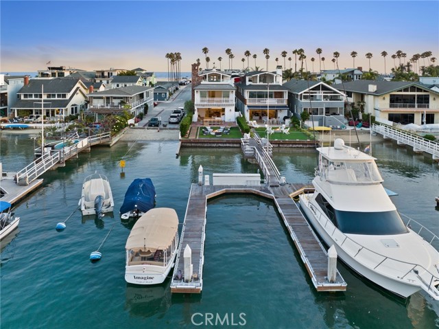 Detail Gallery Image 8 of 41 For 930 E Balboa Bld, Newport Beach,  CA 92661 - 3 Beds | 4/1 Baths