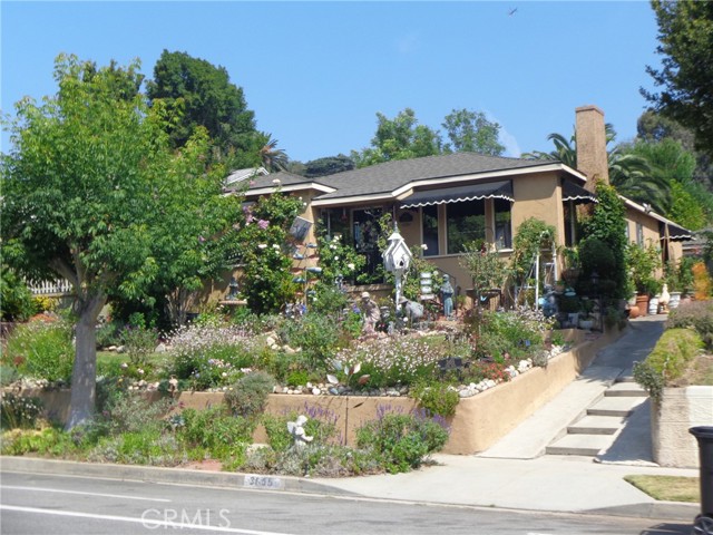 Detail Gallery Image 3 of 69 For 3855 York Bld, Los Angeles,  CA 90065 - 3 Beds | 2 Baths