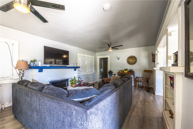 Detail Gallery Image 11 of 48 For 3463 E Kerckhoff, Fresno,  CA 93702 - 4 Beds | 2 Baths