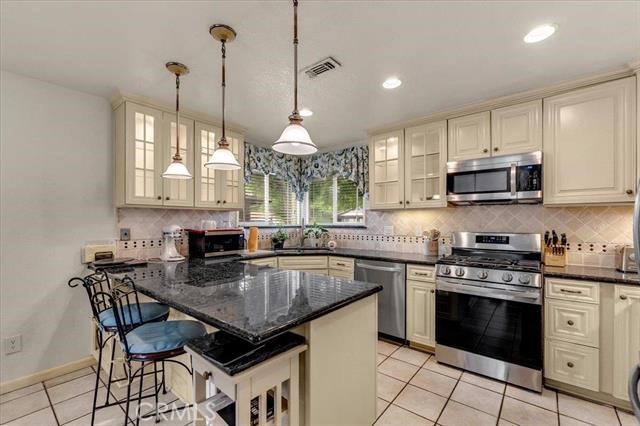 Detail Gallery Image 12 of 48 For 340 W Christina Dr, Red Bluff,  CA 96080 - 4 Beds | 2 Baths