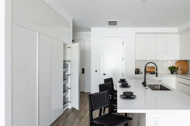 118 Astronaut Ellison S Onizuka Street, Los Angeles CA: https://media.crmls.org/medias/95a97107-e5a5-4633-91d0-d4e49a0c4178.jpg