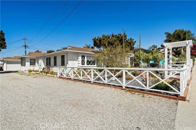 Detail Gallery Image 5 of 18 For 3737 S Cabrillo Ave, San Pedro,  CA 90731 - 3 Beds | 2 Baths