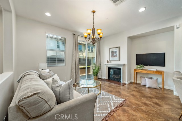 Detail Gallery Image 2 of 55 For 6363 Marbella Ln, Corona,  CA 91752 - 4 Beds | 2 Baths