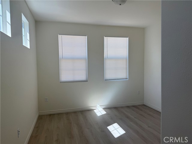 Detail Gallery Image 4 of 8 For 11157 Canyon Cove St, Victorville,  CA 92392 - 4 Beds | 2/1 Baths