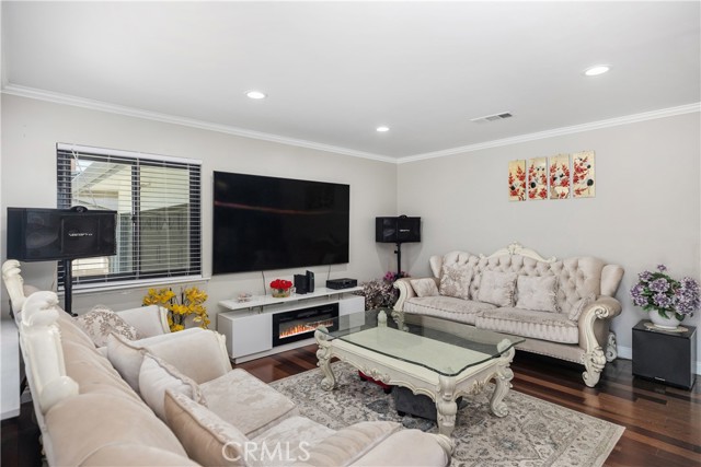 Detail Gallery Image 4 of 32 For 10152 Florin Ln, Anaheim,  CA 92804 - 3 Beds | 2 Baths