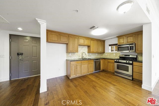 Detail Gallery Image 15 of 16 For 815 S Harvard #302,  Los Angeles,  CA 90005 - 2 Beds | 2 Baths