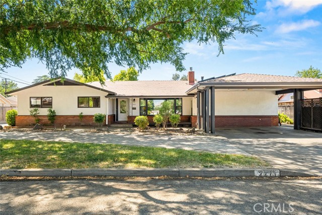 Detail Gallery Image 1 of 35 For 2211 Floral Ave, Chico,  CA 95926 - 4 Beds | 2 Baths