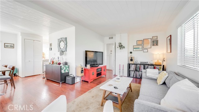 400 17th Street, Manhattan Beach, California 90266, 4 Bedrooms Bedrooms, ,2 BathroomsBathrooms,Residential,Sold,17th,SB21119391