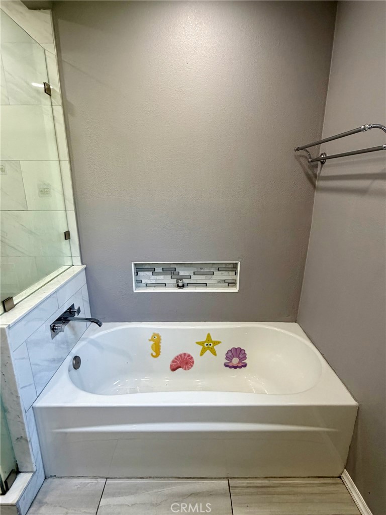 https://media.crmls.org/medias/95af6007-bbcf-4397-90da-eafb07093563.jpg?preset=X-Large