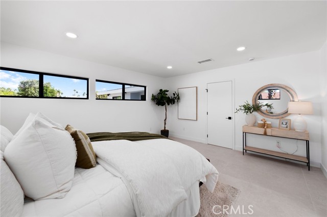 1975 E Mark Leslie, Palm Springs, CA 92264