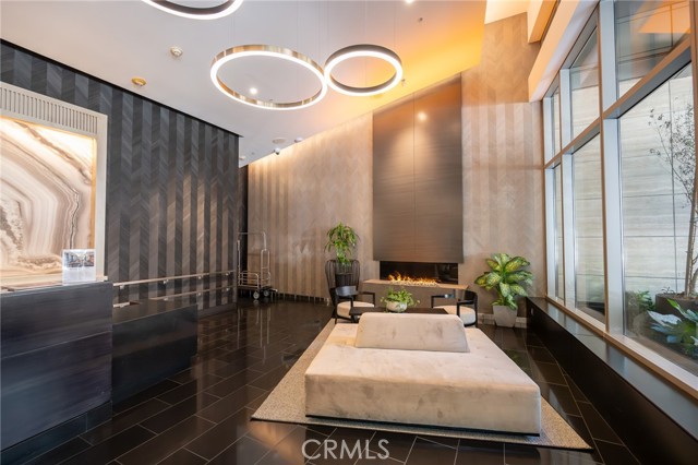 1155 South Grand Avenue, Los Angeles CA: https://media.crmls.org/medias/95af6813-1abb-442b-9a44-adec39b5cacc.jpg