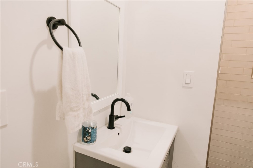 https://media.crmls.org/medias/95b1c035-7452-4baa-b5d6-e2b48d9eb1f4.jpg?preset=X-Large