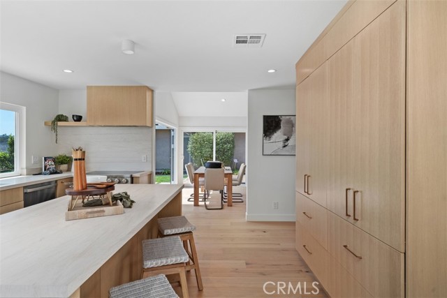 317 Calle Familia, San Clemente CA: https://media.crmls.org/medias/95b23059-368d-4b6d-a1d8-2a2916635f95.jpg