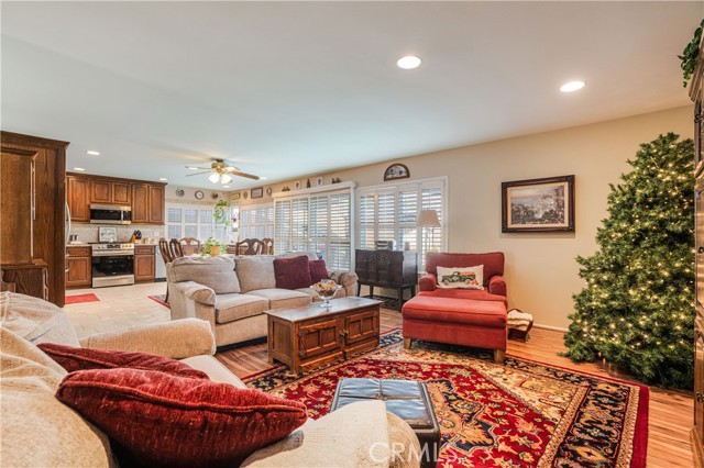 Detail Gallery Image 11 of 26 For 2436 Castlemont Ct, Simi Valley,  CA 93063 - 3 Beds | 2 Baths