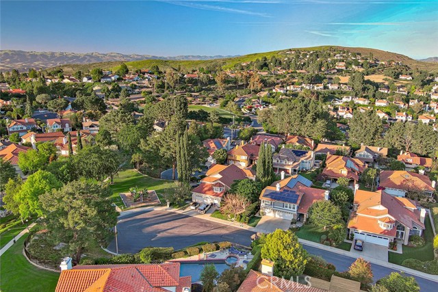 3220 Versaille Court, Thousand Oaks CA: https://media.crmls.org/medias/95b381b0-0fb6-46a6-b291-62116e2e9274.jpg