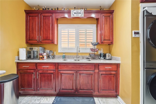 10240 Atlantic Avenue, South Gate CA: https://media.crmls.org/medias/95b3bf2a-6506-444e-bd92-f6673d470934.jpg