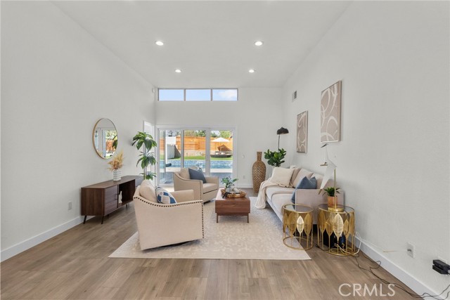 Detail Gallery Image 15 of 44 For 9549 Gladbeck, Northridge,  CA 91324 - 5 Beds | 2/1 Baths