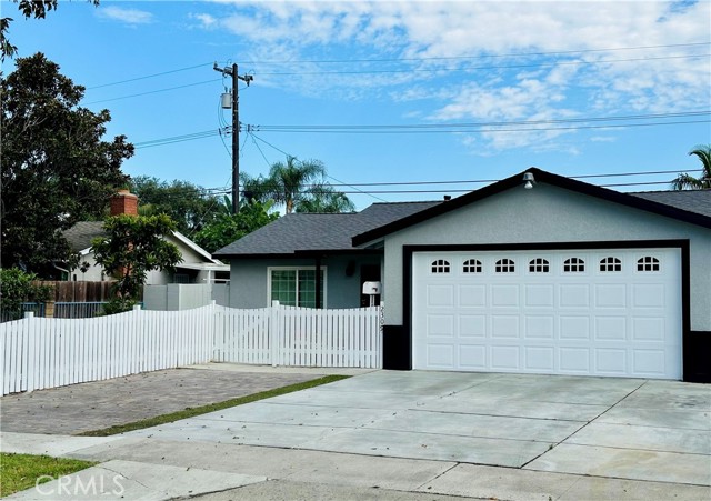 2309 W Anahurst Place, Santa Ana CA: https://media.crmls.org/medias/95b452c8-4edd-4b19-a8a9-8b01ef6eef37.jpg