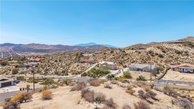 57006 Pinto Court, Yucca Valley CA: https://media.crmls.org/medias/95b459f6-2263-4ea8-bf8e-a072ed8f9b69.jpg