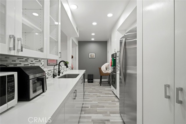 Detail Gallery Image 14 of 36 For 1277 S S Beverly Glen Blvd #107, Los Angeles,  CA 90024 - 2 Beds | 2 Baths