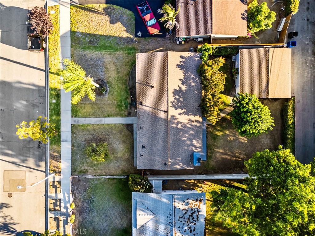 https://media.crmls.org/medias/95b4b273-3eae-4017-a4dd-22da22536657.jpg?preset=X-Large