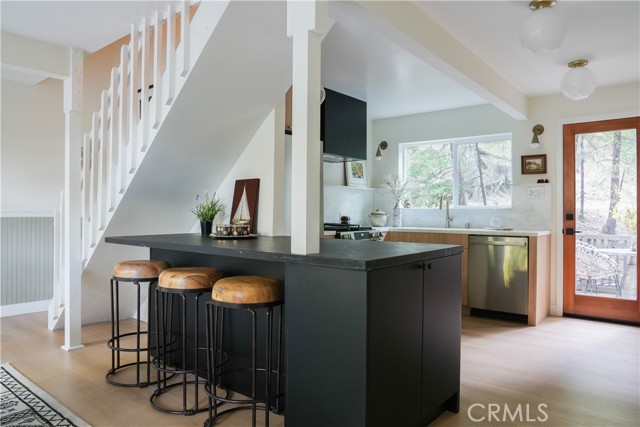 27824 Fern Dell Road, Lake Arrowhead CA: https://media.crmls.org/medias/95b55468-d5f6-4d2f-abbf-94a9f3269b62.jpg