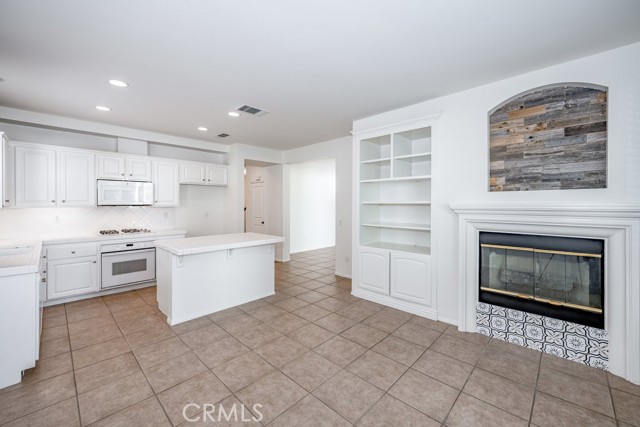 Detail Gallery Image 10 of 34 For 23321 Beachcomber Ln, Valencia,  CA 91355 - 4 Beds | 2/1 Baths