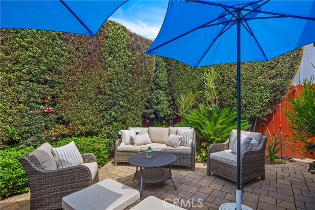 103 Yorktown, Newport Beach CA: https://media.crmls.org/medias/95b67b31-8a07-47d8-bf65-db8179af4831.jpg