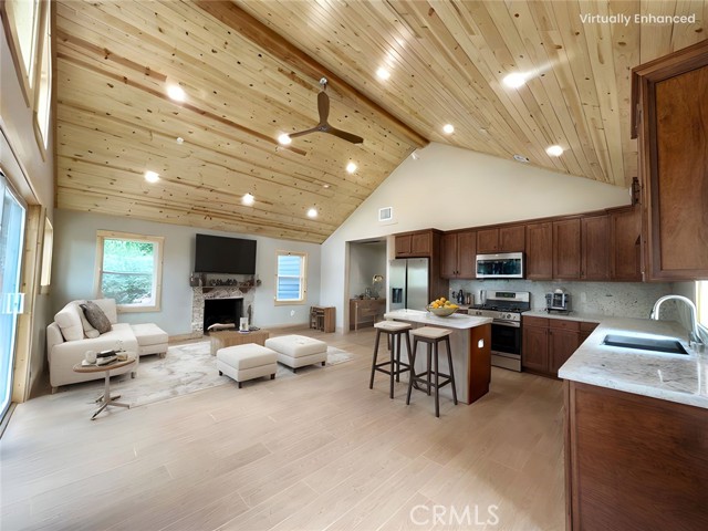 Detail Gallery Image 7 of 34 For 810 Villa Grove Ave, Big Bear City,  CA 92314 - 5 Beds | 3/1 Baths